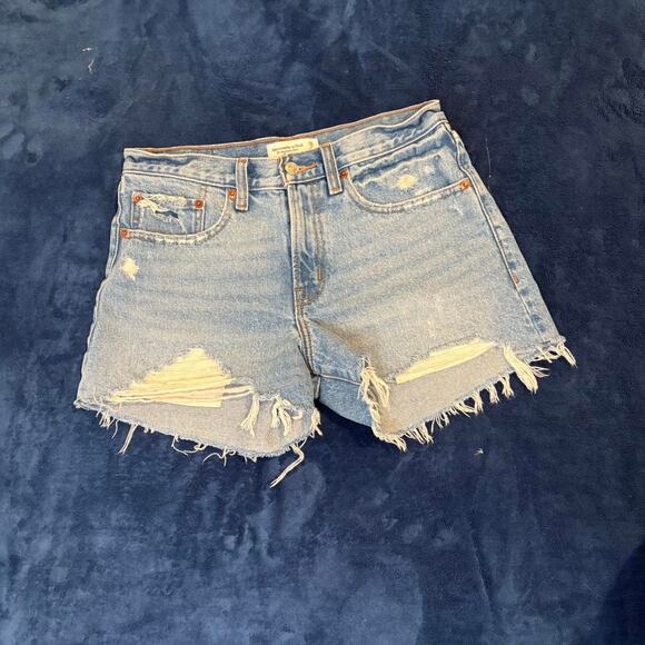 Abercrombie & Fitch The Boyfriend Short Mid-Rise distressed denim - Picture 1 of 3